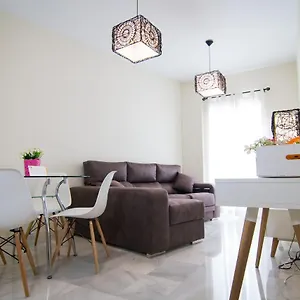 https://holidays2malaga-pasaje-marques-de-villafiel.hotelsinnerja.org